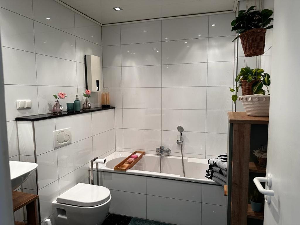 A&V Apartments Wunderschoene Rheinblick Wohnung Zum Entspannen Apt Ela Duisburg Zewnętrze zdjęcie